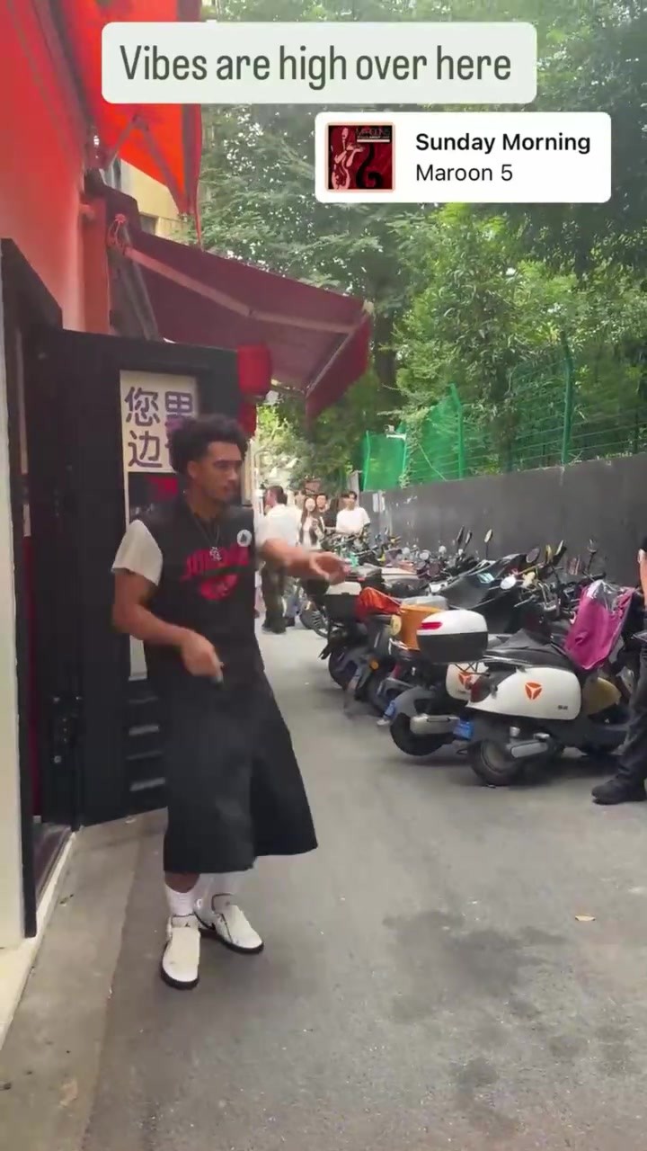 麦凯恩在上海跳舞，工作人员：非常抱歉能再来一条吗？
