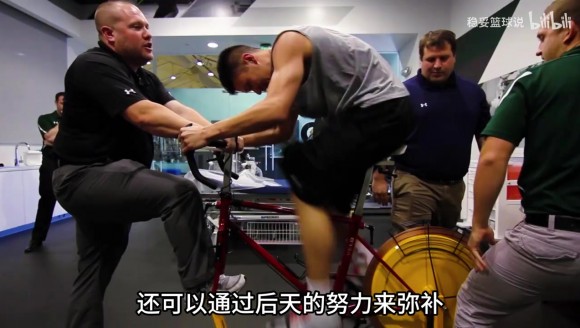 你知道亚裔面孔在美国打篮球有多难吗？林书豪的经历给出了答案